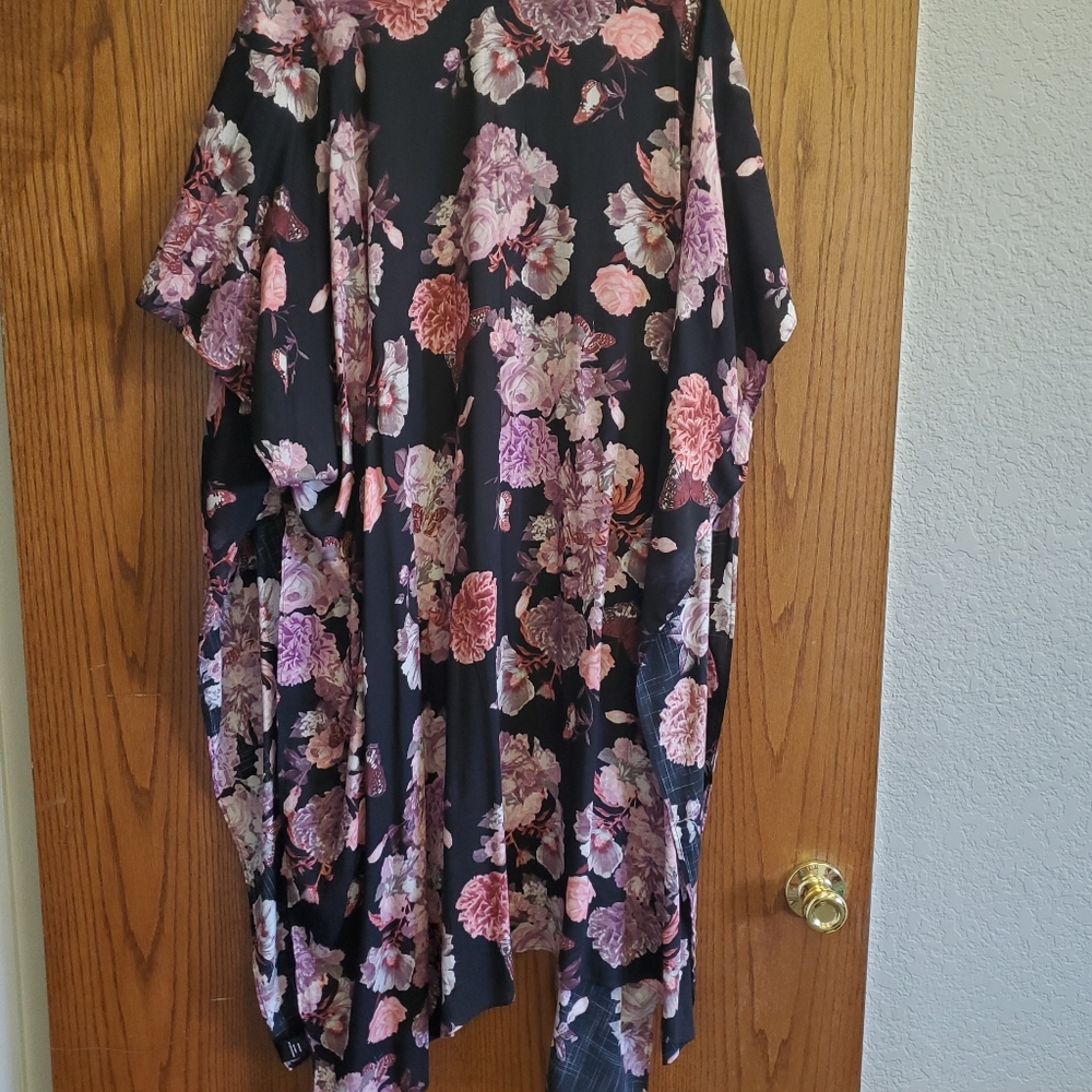 Kimono - Picture 2 of 3
